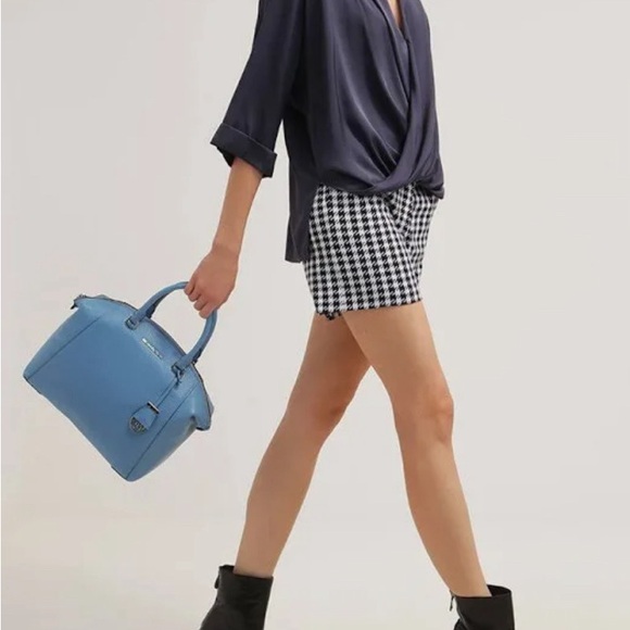 Michael Kors Riley All Leather Sky Blue Handbag - Picture 2 of 7